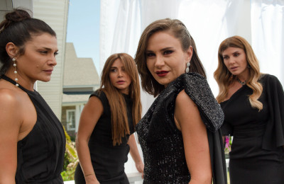 مسلسل "ستيليتو": جثة تهوي من الطابق العلوي لتفتح الباب بين أصدقاء الامس على مفاجآت صادمة!