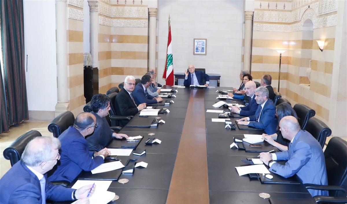 اللجنة الوزارية المكلفة معالجة تداعيات الأزمة المالية على سير المرفق العام  تدرس كيفية تحفيز القطاع العام وزيادة انتاجيته